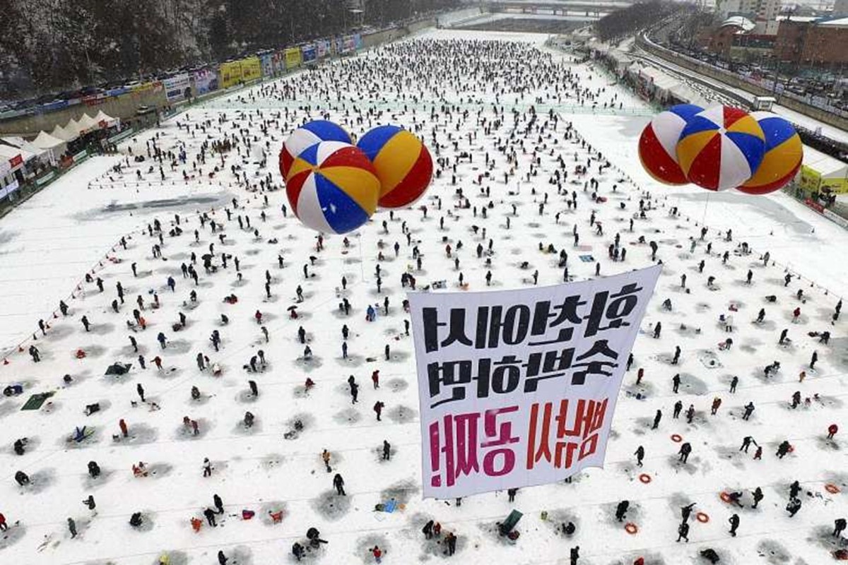 hawacheon sancheoneo ice festival