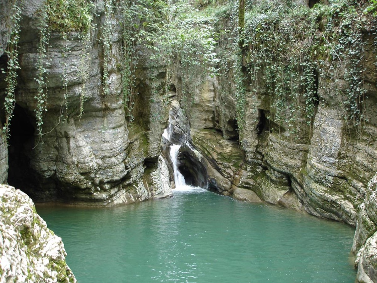 آبشار آگورا 
