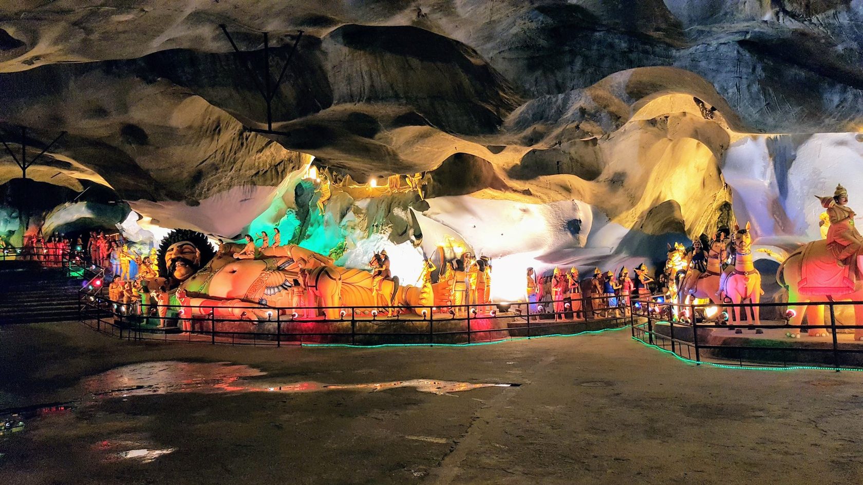 غارهای باتو