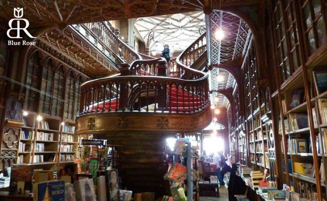 کتابخانه للو و ارمائو از جاذبه‌های شهر پورتو