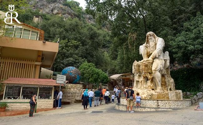مجسمه نگهبان زمان در غار جعیتا کشور لبنان