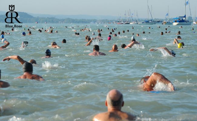 شنا در دریاچه بالاتون کشور مجارستان