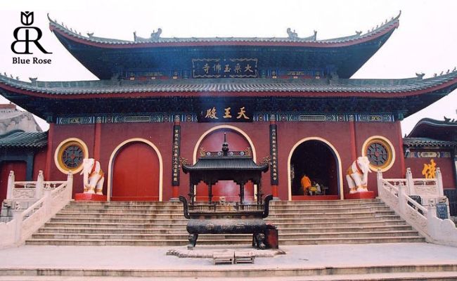 راهنمای بازدید از معبد لانگا پاگودا شانگهای