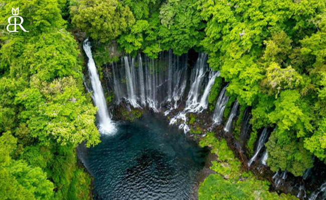 آبشار شیرایتو و کوه فوجی