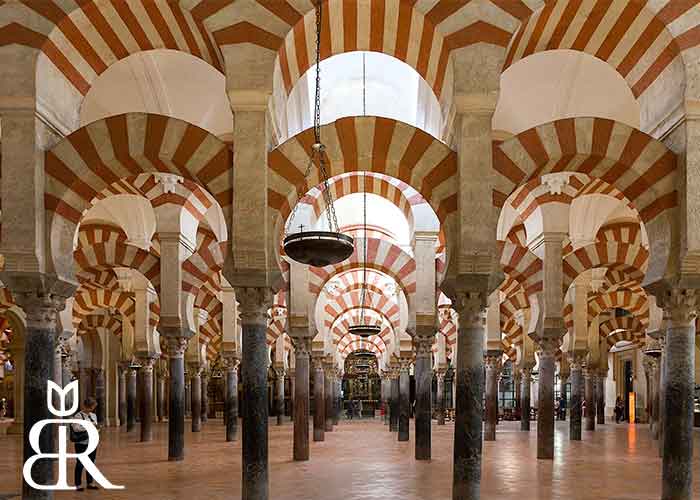 مسجد قرطبه مشهورترین جاهای دیدنی کوردوبا اسپانیا است